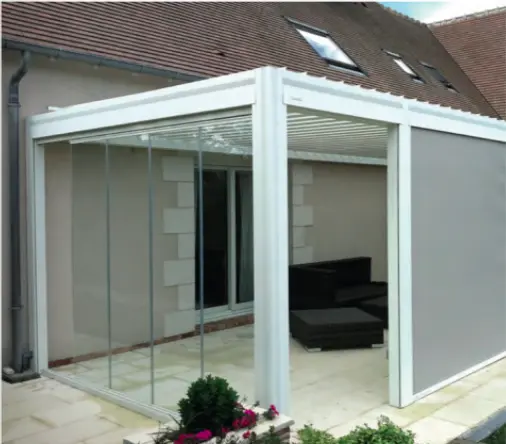 pergola sur mesure avec peripherie en parois vitrees sur aix en provence